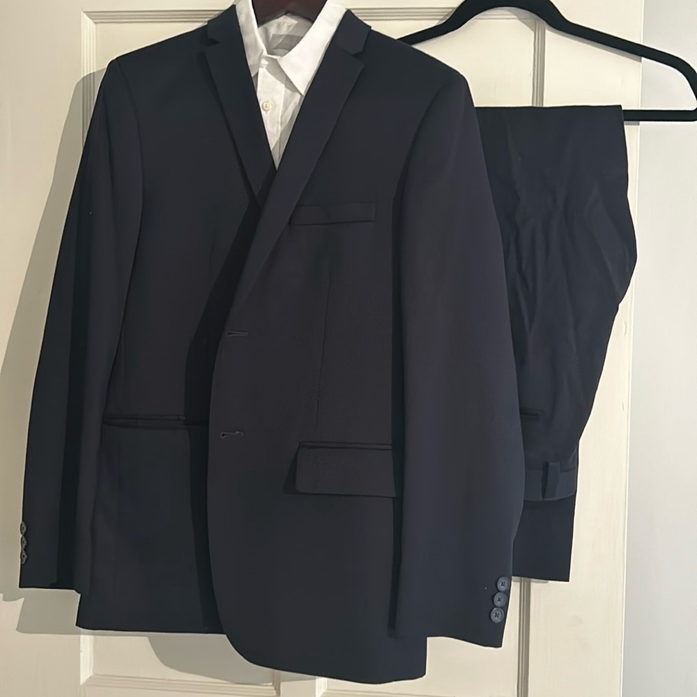 Nordstrom boys navy suit by Andrew Mark. Size 18.